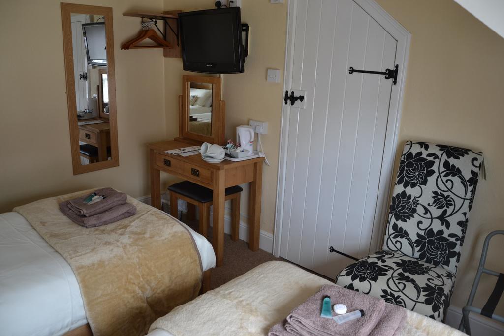 Crown Hotel Corwen Habitación foto